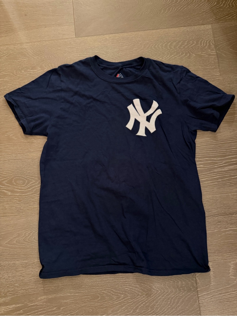 New York Yankees logo majestic t-shirt - Medium